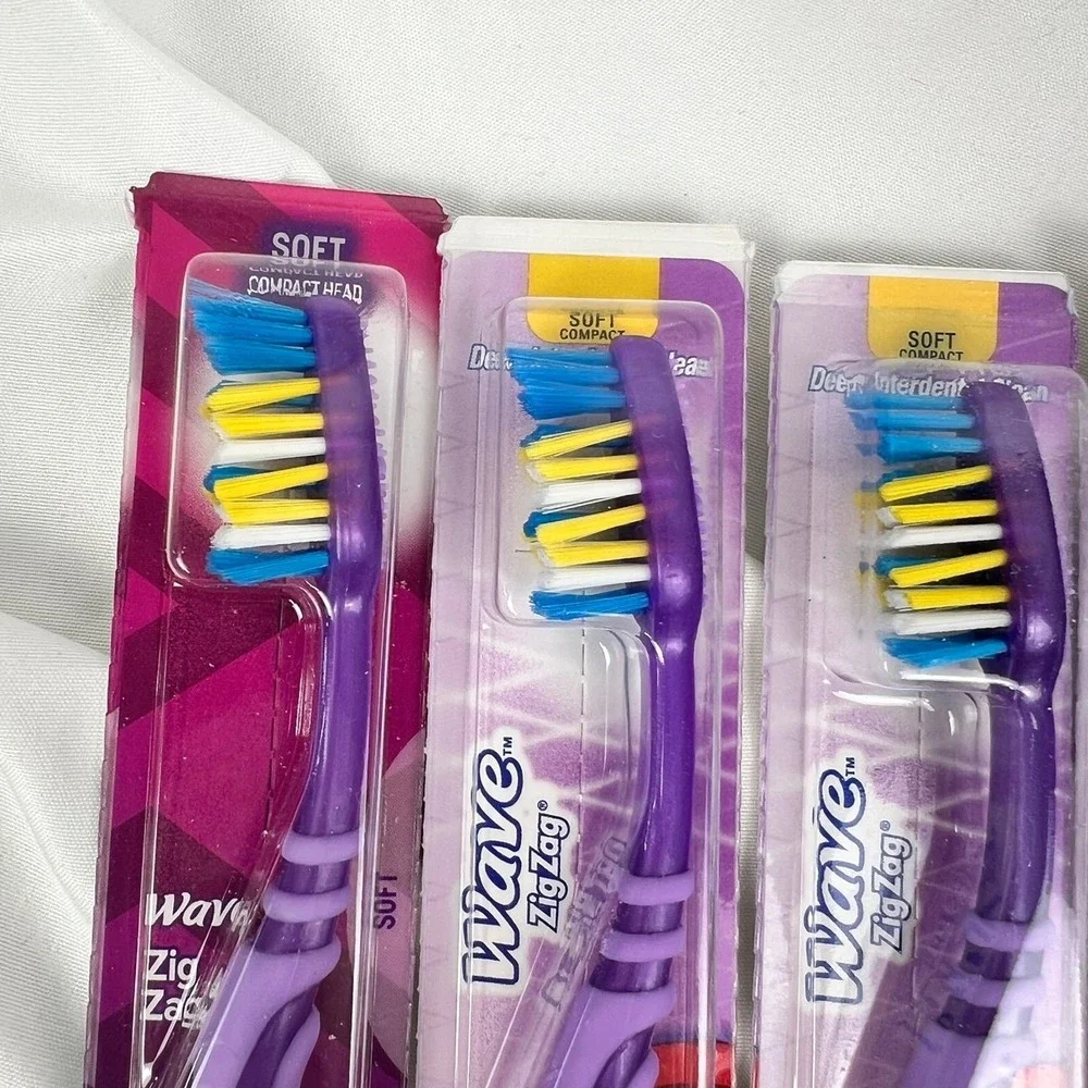 Colgate Wave ZigZag Soft Compact Toothbrush Lot of 9‎